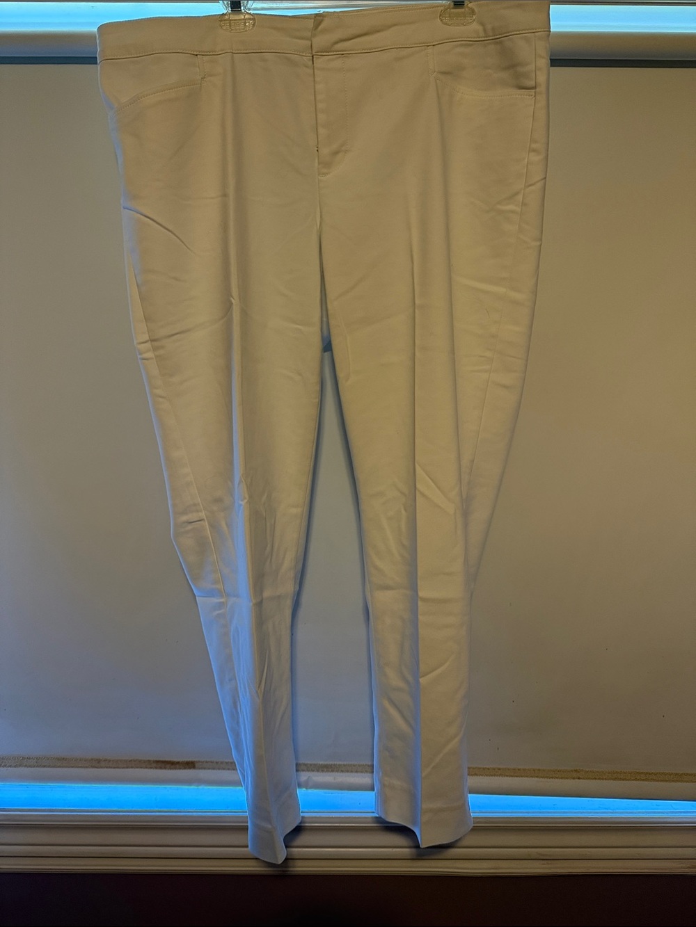 Women’s White Slim Stretch Pants